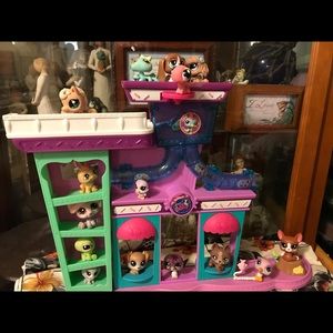 Littlest Pet Shop Playset & Figures